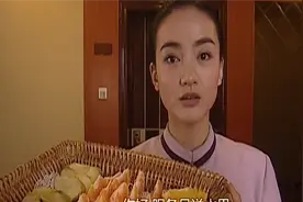 女服务员送水果，不料毒枭一开门傻了，瞬间冲进来一群警察！视频封面