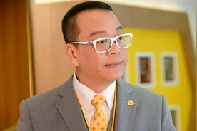 “TVB一哥”欧阳震华 ： 改名后一夜爆红，还娶了赌王的亲孙女视频封面