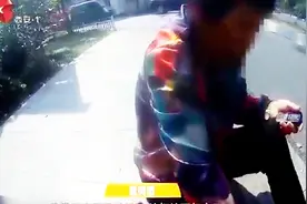 监控还原真相！快递小哥扶老太反被讹，被交警严厉批评教育视频封面