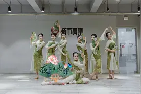 旗袍折扇舞蹈《夜泊秦淮》，温柔又不落俗的气质女人视频封面