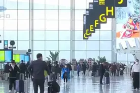 美国1月5日起对中国旅客实行入境限制，乘客需提供48小时阴性证明视频封面