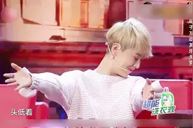 八个月的孩子见到海清太羞涩，见面就要抱抱！真是太让人羡慕！视频封面