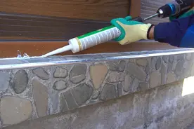 打玻璃胶没有胶枪怎么办，自己DIY个小工具配合电钻用太省力了