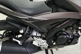 1.4万！雅马哈新款150摩托，动力强劲油耗低，满油能跑400公里视频封面