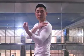 如何正确用哑铃做二头肌弯举？这些动作细节很重要，提升锻炼效果视频封面