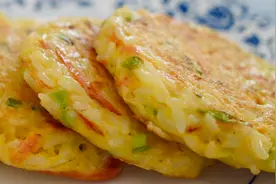 剩米饭做的早餐饼？天天奶奶家常做法，简单美味，还不浪费！