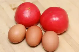 西红柿鸡蛋打卤面怎么做才好吃，教你一招，味道纯正又地道，真香视频封面