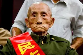 日本老兵看望中国老兵，九旬老兵：不和他们握手，不接受捐款！视频封面
