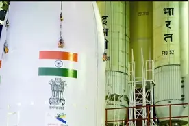 印度最牛火箭发射坠落的全过程，佩服三哥的勇气！视频封面