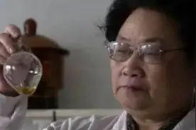1972年青蒿素提取成功，为确保药品安全，屠呦呦毅然决然以身实验视频封面