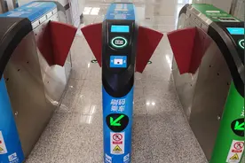 如何用手机扫码乘地铁？给大家演示一下