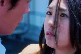 外表腼腆的教师，转身却性格大变，连自己的学生都不放过视频封面