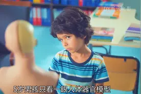 5岁男孩只看一眼人体器官模型，就直接在墙上精准无误的画了出来视频封面