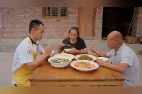 厨师长带你沉浸式体验制作三菜一汤，备菜到上桌半小时搞定视频封面