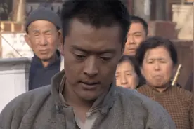 上阵父子兵：乔群街头卖艺，雄井出言嘲讽，最后被他教训一顿视频封面