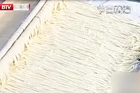 挂面如何制作成空心？张爷爷手工空心挂面来咯，看师傅如何操作的视频封面