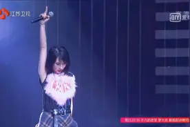 现任新裤子乐队贝斯手赵梦的唱功难得一见——《放开自己》视频封面