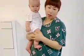 爸爸想要二胎，还想再要个儿子，奶奶听完上脚就踹，真狠呀！