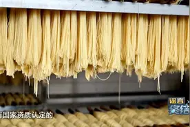 别再吃米线了！市场上米线中含明矾太多，严重危害身体健康！视频封面