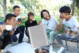 美女卖火锅丸子卖不过小伙，美女拿出神器后摊前天天爆满，真有才视频封面