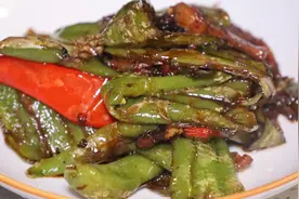 经典家常菜“煎青椒”做法很实用、这才是靠谱的美食视频