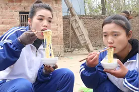 童年；小时候妈妈有事不在家，都是姐姐给我做饭，姐姐做的真好吃