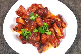 大厨教你特好吃的番茄酱排骨，一口咬下去全是肉香，简单又下饭