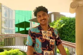 孟加拉小伙中国留学，毕业回国当保安，闲聊中原因不言自明视频封面