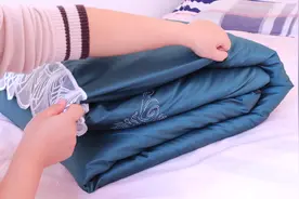 蚕丝被3步保养法，你真的做对了吗？正确保养可以多用十几年！视频封面