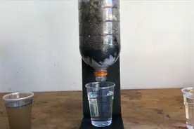 野外生存没有干净水源，教你做简单的过滤器，马上就能喝到纯净水视频封面
