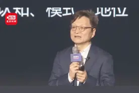 牛文文：很多公司过度融资 估值搞得太高 腰斩上市都hold不住视频封面