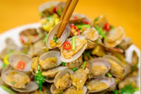 你做花甲为什么发腥？厨师长做一道生拌花甲，分享肉嫩不腥的技巧
