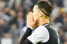 尤文超级杯丢冠，球迷大声高喊梅西，C罗瘪嘴做表情回应