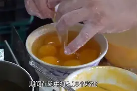 印度大叔专门处理海鲜，30秒切片月薪有8000，一天能杀300条鱼视频封面