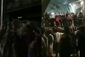撤离现场：阿富汗机场数千美国人等上机，士兵大喊“后退”维秩序视频封面