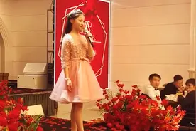 超感动！小女孩在舅舅婚礼上演唱《给你们》感动无数人，太好听了视频封面