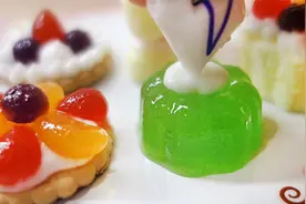 日本小朋友最喜欢的食玩DIY：如此精致的小蛋糕，一分钟就做好！视频封面