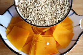 南瓜加燕麦片这样做太香了，营养健康还低脂，一周吃5次都不腻