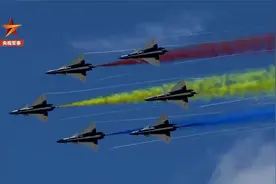 又酷又飒！来看空军八一飞行表演队炫舞蓝天视频封面