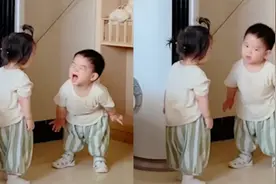 两龙凤胎萌娃还不会讲话，用“婴语”激烈吵架停不下来：气势要足