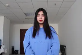 学生上课玩手机打游戏，老师摔了学生的手机，家长找到老师索赔