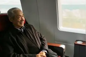 郑州米字形高铁提案老人首次乘高铁 笑称：很舒适视频封面