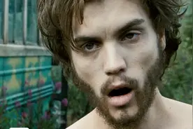 男子放弃哈佛学位，只为荒野流浪，一辆破旧的房车成了他最后....视频封面