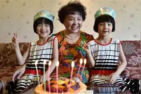 2010年，安徽60岁老太盛海琳冒死生下双胞胎女儿，如今怎么样了？视频封面