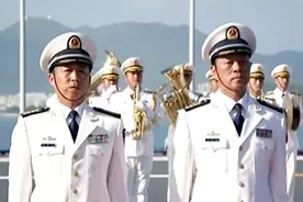 解放军第一艘国产航母山东舰入列，首任舰长、政委正式官宣！视频封面