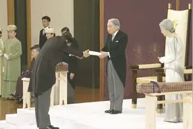 日本“明仁天皇”退位仪式现场！近200年来首位“生前退位”天皇视频封面