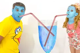 神奇的蓝色药水，竟然把小女孩和爸爸变成了蓝色皮肤的怪物！