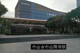 提一大袋书去还，忘记今天图书馆闭馆，书没还成只能明天再来。视频封面