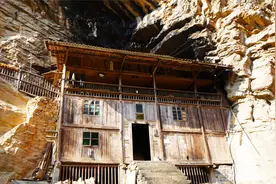 重庆深山一户神仙人家，100年来隐居山洞，过着世外桃源般的生活视频封面