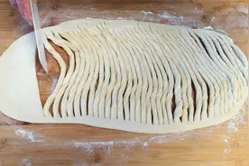 教你拉面详细制作手法，刀一切手一拉轻松就搞定，劲道好吃无添加视频封面